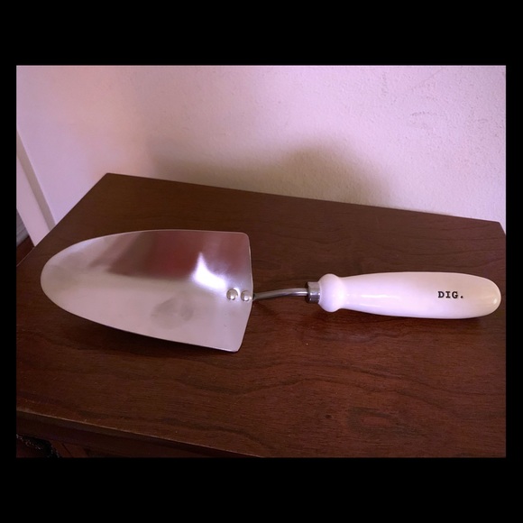Rae Dunn Other - New Rae Dunn garden shovel
